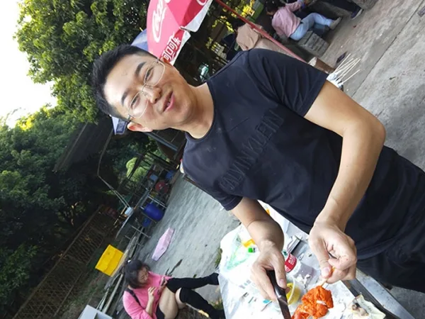 永探同事相聚的活动瞬间